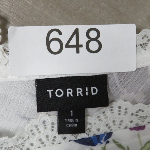 Torrid* Women's Cold‎ Shoulder Short Sleeve Curved Hem Pullover Blouse~ Size 1 - Picture 6 of 13